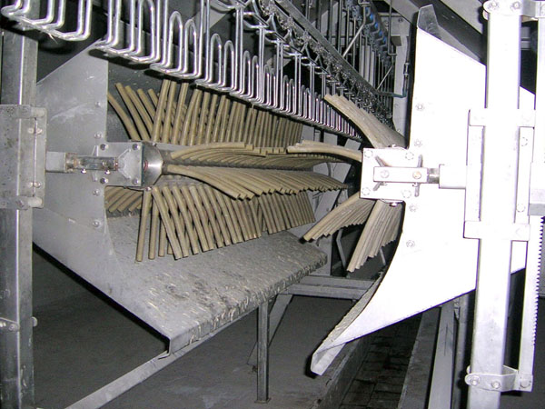 Automatic feather poulcker